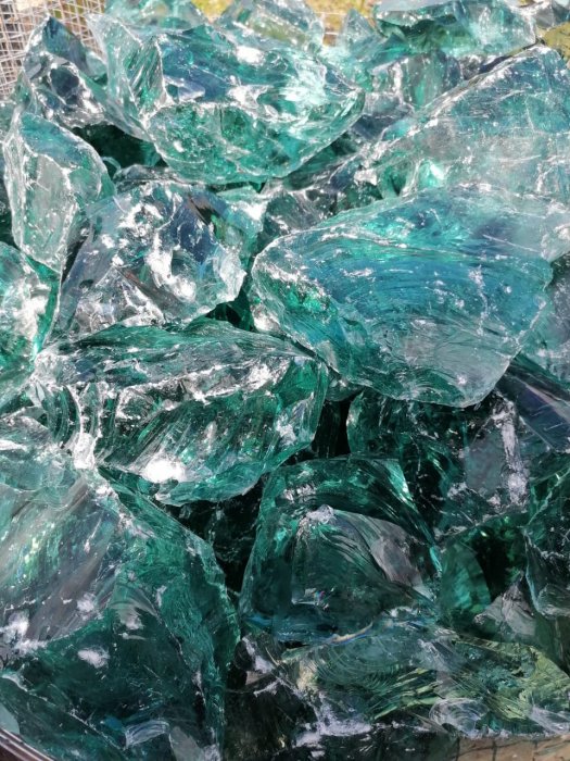 Эрклез - как делают, где используют, как заказать <h2>Как и где заказать эрклез? Для каких целей применяют стеклянные камни? Кто может привезти с доставкой по низким ценам? Применяется ли эрклез в ландшафте?</h2> Эрклез - как делают, где используют, как заказать