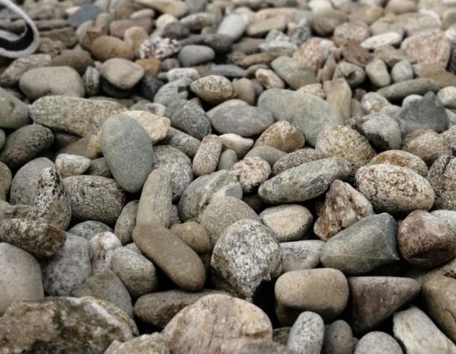 Галька речная пестрая (20-40 мм.)  купить в Екатеринбурге от производителя, без посредников Галька речная пестрая (20-40 мм.)  купить в Екатеринбурге от производителя, без посредников