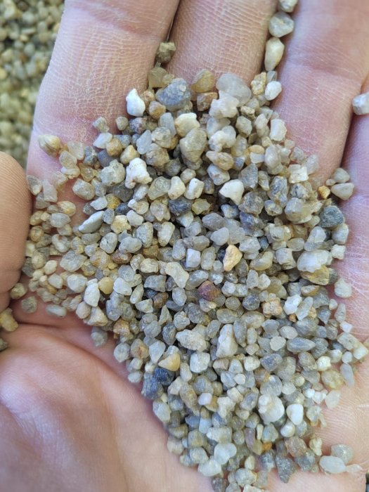 Кварцевый песок - какие сферы применения, какие материалы использовать, где заказать <div>
	 Как и где заказать материалы для водяных фильтров, как выбрать кварцевый песок по фракции? Какие преимущества и недостатки пескоструйной обработки поверхностей? Какой материал выбрать для этих целей- можно ли применять кварцевый песок? Можно ли использовать природный камень?
</div>
 <br> Кварцевый песок - какие сферы применения, какие материалы использовать, где заказать