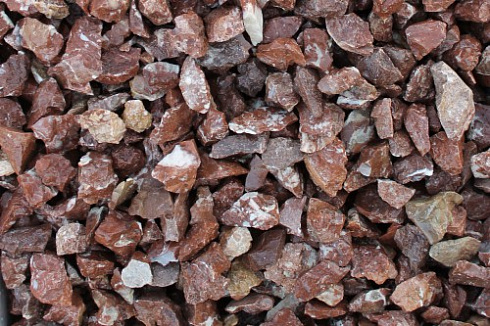 Kamenclub.ru: Мраморная крошка (щебень крошка розовый) фр. 40-70 мм.  купить в Екатеринбурге мрамр розовый, красный мраморный декоративный 11000 руб/т   фото КАМЕНЬ КЛУБ