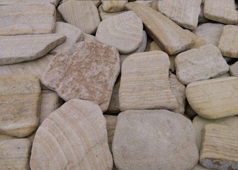 Kamenclub.ru: Песчаник пластушка галтованный желтый с рисунком (3 см)  купить в Екатеринбурге плитняк - пластушка желтый песчаник 21000 руб/м3   фото КАМЕНЬ КЛУБ