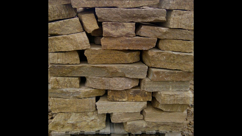 Kamenclub.ru: Песчаник пластушка желтый с рисунком (4-6 см)  купить в Екатеринбурге плитняк пластушка желтый с рисунком песчаник 9 000 руб/м3   фото КАМЕНЬ КЛУБ