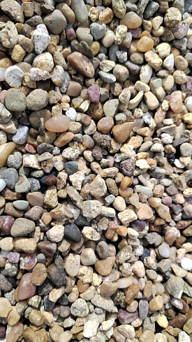 Kamenclub.ru: Галька окат (серо-желтая) фр.5-10 мм. купить  в Екатеринбурге галька речная рыжий, желтый, рыжий, серо-желтый речная окатанная галька декоративная 5000 руб/т   фото КАМЕНЬ КЛУБ