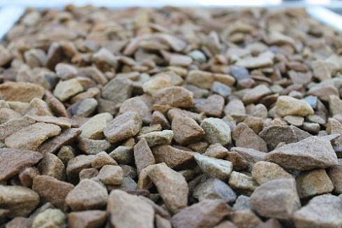 Kamenclub.ru: Щебень крошка желтый (песчаник) фр. 20-40 мм.  купить в Екатеринбурге песчаник бежевый рыжий каменная крошка песчаника 9500 руб/т   фото КАМЕНЬ КЛУБ