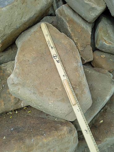 Kamenclub.ru: Песчаник для мощения дорожек, площадок, парковок ( фр 5-10 см)  купить в Екатеринбурге песчаник  серый желтый коричневый рыжий песчаник оголтованный окатанный 6500 руб/т   фото КАМЕНЬ КЛУБ