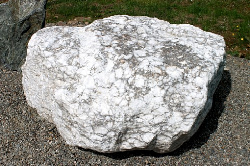 Kamenclub.ru: Мраморизированный известняк фр.500-1500 мм.  купить в Екатеринбурге    10000 руб/т   фото КАМЕНЬ КЛУБ