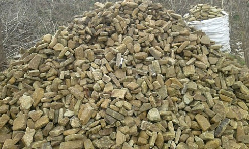 Kamenclub.ru: Песчаник для строительства и кладки блочный (фр 100-200 мм)  купить в Екатеринбурге песчаник бежевый серый рыжий валун мелкий для строительства песчаник 6500 руб/т   фото КАМЕНЬ КЛУБ