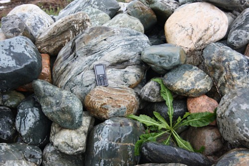 Kamenclub.ru: Ландшафтные валунчики фр.100-500 мм.  купить в Екатеринбурге крупный природный камень серый, темно-серый, светло-серый речной валун крупный 4800 руб/т   фото КАМЕНЬ КЛУБ