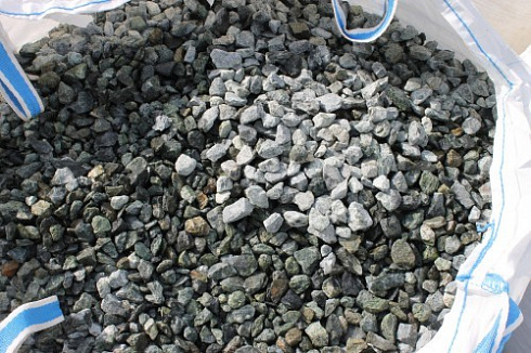 Kamenclub.ru: Щебень крошка зеленый (змеевик) фр. 20-40 мм.  купить в Екатеринбурге мрамор зеленый, салатовый ландшафтная мраморная крошка 8500 руб/т   фото КАМЕНЬ КЛУБ