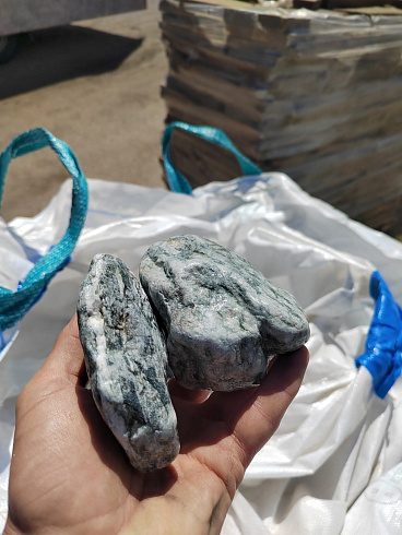 фото Галтованный жадеит (фр. 70-100 мм)  купить в Екатеринбурге в интернет-портале КАМЕНЬ КЛУБ