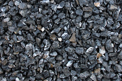 Kamenclub.ru: Щебень крошка черный (мрамор) фр. 3-5 мм.  купить в Екатеринбурге мрамор черный белый с прожилками щебень мраморный декоративный колотый 18000 руб/т   фото КАМЕНЬ КЛУБ