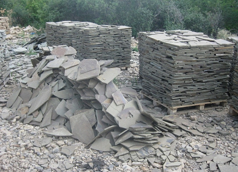 Kamenclub.ru: Песчаник пластушка серо-зеленый (1,5 см)  купить в Екатеринбурге плитняк - пластушка серо-зеленый, серый, зеленый пластушка рваная ландшафтная колотая 10200 руб/м3   фото КАМЕНЬ КЛУБ