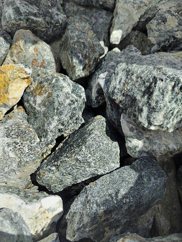 фото Галтованный жадеит (фр. 70-100 мм)  купить в Екатеринбурге в интернет-портале КАМЕНЬ КЛУБ