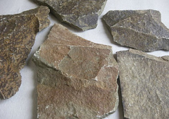 Kamenclub.ru: Песчаник пластушка "фонтанка" серо-зеленая (3,0-5,0 см)  купить в Екатеринбурге песчаник серо-зеленая колотые плитки облицовочные пластушки 11400 руб/м3   фото КАМЕНЬ КЛУБ