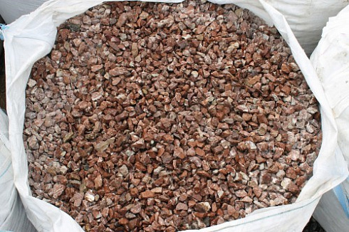 Kamenclub.ru: Мраморная крошка (щебень крошка розовый) фр. 20-40 мм.  купить в Екатеринбурге мрамор розовый, красный мраморная крошка декоративная 11000 руб/т   фото КАМЕНЬ КЛУБ