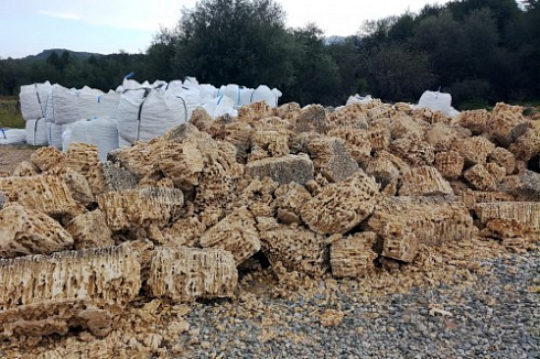 Kamenclub.ru: Крымский природный меотис фр. 100-500 мм.  купить в Екатеринбурге меотис бежевый рыжий молочный желтый ракушечник 4 500 руб/т   фото КАМЕНЬ КЛУБ