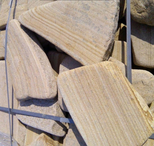 Kamenclub.ru: Песчаник пластушка галтованный желтый с рисунком (3 см)  купить в Екатеринбурге плитняк - пластушка желтый песчаник 21000 руб/м3   фото КАМЕНЬ КЛУБ