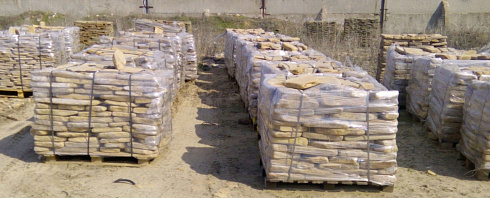 Kamenclub.ru: Песчаник пластушка галтованный желтый с рисунком (3 см)  купить в Екатеринбурге плитняк - пластушка желтый песчаник 21000 руб/м3   фото КАМЕНЬ КЛУБ