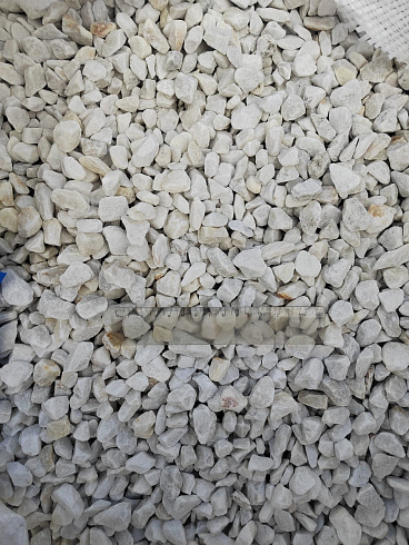 Kamenclub.ru: Мраморная крошка, щебень, цвет-белый, фр. 10-20 мм.  купить в Екатеринбурге мрамор белый, молочный айвори каменная ландшафтная декоративная крошка шебня 12000 руб/т   фото КАМЕНЬ КЛУБ
