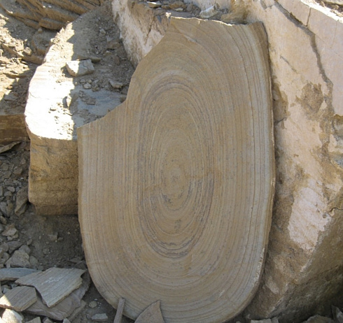 Kamenclub.ru: Форматный камень (плаха) пошаговая дорожка от 70-150 см (4 -12 см)  купить в Екатеринбурге плитняк  форматный плаха желтый песчаник 9 000 руб/т   фото КАМЕНЬ КЛУБ