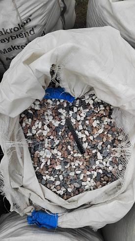 Kamenclub.ru: Мраморная крошка (щебень галтованный микс:белый-зеленый-розовый) фр.20-40 мм.  купить в Екатеринбурге мрамор белый, зеленый, розовый мрамор декоративный (галтовка) 15500 руб/т   фото КАМЕНЬ КЛУБ