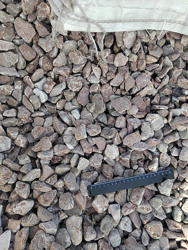 Kamenclub.ru: Мраморная крошка (щебень галтованный розовый) фр.20-40 мм.  купить в Екатеринбурге мрамор розовый, красный оголтованный округлый щебень  15000 руб/т   фото КАМЕНЬ КЛУБ