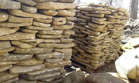 Kamenclub.ru: Песчаник колотый для облицовки (фр. 2-3 см)  купить в Екатеринбурге песчаник бежевый серый рыжий песчаник строительный 5000 руб/т   фото КАМЕНЬ КЛУБ