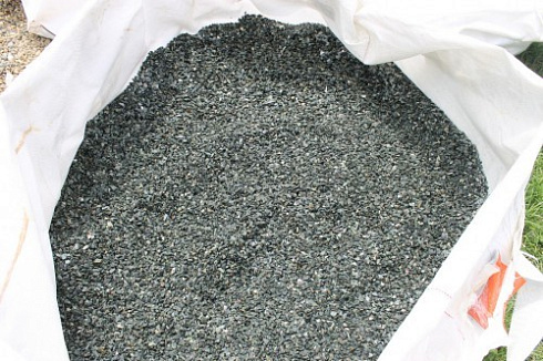 Kamenclub.ru: Щебень крошка зеленый (змеевик) фр. 5-10 мм  купить в Екатеринбурге змеевик зеленый, салатовый ландшафтный декоративный щебень крошка 7 200 руб/т   фото КАМЕНЬ КЛУБ