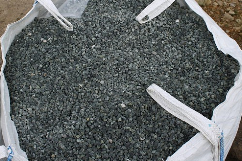 Kamenclub.ru: Щебень крошка зеленый (змеевик) фр. 10-20 мм.  купить в Екатеринбурге змеевик зеленый, салатовый декоративная ландшафтная каменная крошка щебня 7 200 руб/т   фото КАМЕНЬ КЛУБ