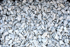Kamenclub.ru: Мраморная крошка, щебень, цвет-белый, фр. 3-5 мм.  купить в Екатеринбурге мрамор белый молочный бежевый мрамор колотый 11500 руб/т   фото КАМЕНЬ КЛУБ