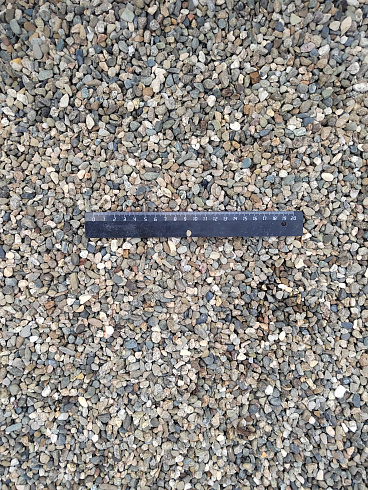 Kamenclub.ru: Галька речная окат (серая) фр.5-10 мм купить  в Екатеринбурге галька речная серая, серый, темно-серый, светло-серый, коричневый речная окатанная галька декоративная ландшатфная 5000 руб/т   фото КАМЕНЬ КЛУБ