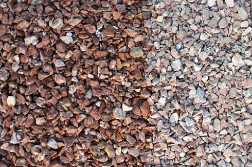 Kamenclub.ru: Мраморная крошка (щебень галтованный розовый) фр.10-20 мм.  купить в Екатеринбурге мрамор розовый, красный ландшафтный декоративный окатанный округлый щебень 15000 руб/т   фото КАМЕНЬ КЛУБ