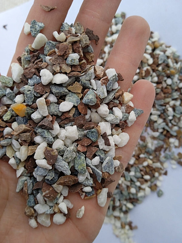 Kamenclub.ru: Мраморная крошка (щебень крошка микс: белый-зеленый-розовый) фр. 5-10 мм  купить в Екатеринбурге мрамор белый, зеленый, розовый, разноцветный, молочный декоративная ландшафтная мраморная крошка 9500 руб/т   фото КАМЕНЬ КЛУБ