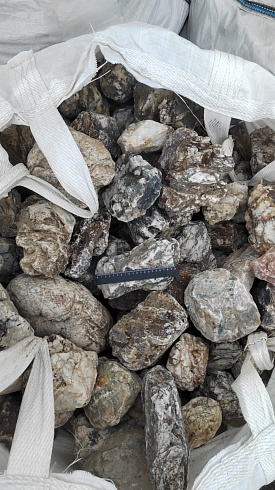 Kamenclub.ru: Кварцевый валунчик фр.100-300 мм.  купить в Екатеринбурге кварц белый, бежевый молочный рыжий крупный природный камень галечник 7850 руб/т   фото КАМЕНЬ КЛУБ