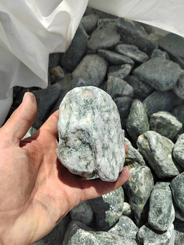 фото Галтованный жадеит (фр. 70-100 мм)  купить в Екатеринбурге в интернет-портале КАМЕНЬ КЛУБ