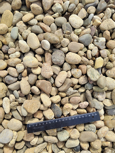 Kamenclub.ru: Галька речная окат рыжая фр. 20-40 мм. купить  в Екатеринбурге галька речная окатанная рыжая желтая серая округлая речная галька 5000 руб/т   фото КАМЕНЬ КЛУБ