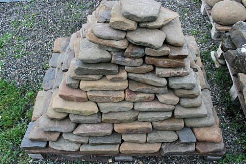 Kamenclub.ru: Песчаник галтованный для облицовки (фр. 2-5 см)  купить в Екатеринбурге песчник рыжий желтый серый песчаник окатанный речной 6 000 руб/т   фото КАМЕНЬ КЛУБ