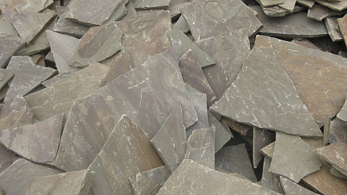 Kamenclub.ru: Песчаник пластушка серо-зеленый (4,0 см- 5,0 см)  купить в Екатеринбурге песчаник серо-зеленый, серый, зеленый песчаник рваный ландшафтный колотый 9000 руб/м3   фото КАМЕНЬ КЛУБ