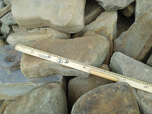 Kamenclub.ru: Песчаник для мощения дорожек, площадок, парковок ( фр 5-10 см)  купить в Екатеринбурге песчаник  серый желтый коричневый рыжий песчаник оголтованный окатанный 6500 руб/т   фото КАМЕНЬ КЛУБ