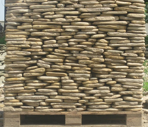 Kamenclub.ru: Песчаник пластушка галтованный желтый с рисунком (3 см)  купить в Екатеринбурге плитняк - пластушка желтый песчаник 21000 руб/м3   фото КАМЕНЬ КЛУБ