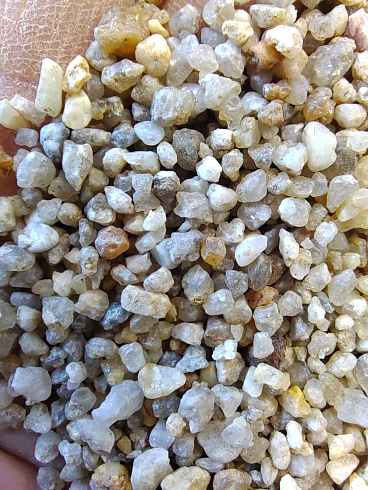 Кварцевый песок для площадок фр. 2-5 мм.  купить в Екатеринбурге фото Камень Клуб