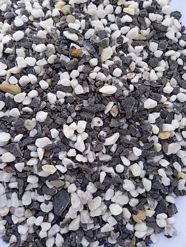 Kamenclub.ru: Мраморная крошка (щебень крошка микс : белый-черный-розовый) фр. 5-10 мм.  купить в Екатеринбурге мрамор белый, черный, розовый, разноцветный микс декоративная мраморная каменная крошка 12000 руб/т   фото КАМЕНЬ КЛУБ