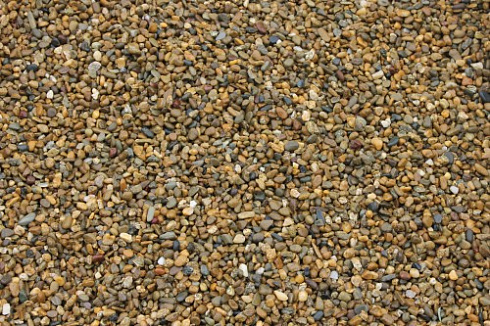 Kamenclub.ru: Галька окат (серо-желтая) фр.5-10 мм. купить  в Екатеринбурге галька речная рыжий, желтый, рыжий, серо-желтый речная окатанная галька декоративная 5000 руб/т   фото КАМЕНЬ КЛУБ