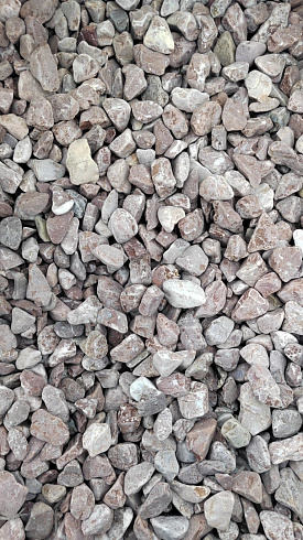 Kamenclub.ru: Мраморная крошка (щебень галтованный розовый) фр.20-40 мм.  купить в Екатеринбурге мрамор розовый, красный оголтованный округлый щебень  15000 руб/т   фото КАМЕНЬ КЛУБ