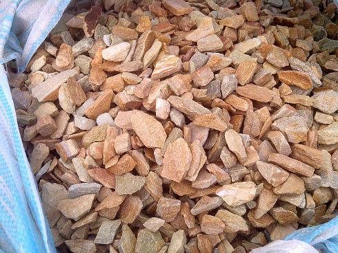 Kamenclub.ru: Щебень крошка желтый (ЗЛАТОЛИТ) фр. 10-20 мм.  купить в Екатеринбурге златолит бежевый, золотистый, желтый каменная декоративная крошка щебня златолита 10800 руб/т   фото КАМЕНЬ КЛУБ