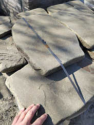 Kamenclub.ru: Песчаник пластушка светло-серый (4,0 - 6,0 см)  купить в Екатеринбурге плитняк - пластушка светло-серый песчаник 12600 руб/м3   фото КАМЕНЬ КЛУБ