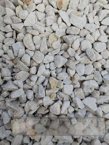Kamenclub.ru: Мраморная крошка, щебень, цвет-белый, фр. 10-20 мм.  купить в Екатеринбурге мрамор белый, молочный айвори каменная ландшафтная декоративная крошка шебня 12000 руб/т   фото КАМЕНЬ КЛУБ