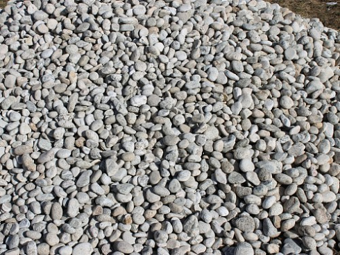 Kamenclub.ru: Галька речная окат (серо-белая) фр. 70-120 мм купить  в Екатеринбурге галька галечник бело-серая, серо-белая, серая, белая речная природная галька  8000 руб/т   фото КАМЕНЬ КЛУБ