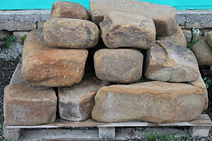 Kamenclub.ru: Песчаник для строительства и кладки (фр. 200-400 мм)  купить в Екатеринбурге песчаник бежевый серый рыжий желтый блоки для строительства из песчаника 6500 руб/т   фото КАМЕНЬ КЛУБ