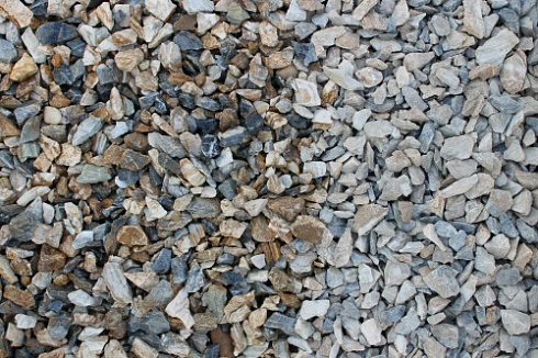 Kamenclub.ru: Мраморная крошка (щебень крошка медовый), фр. 10-20 мм.  купить в Екатеринбурге песчаник бежевый, серый каменная ландшафтная крошка  12000 руб/т   фото КАМЕНЬ КЛУБ